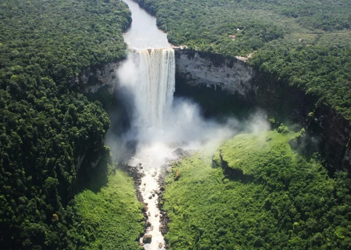 Guianas IV photo 4
