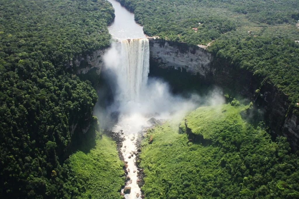 Guianas III photo 4